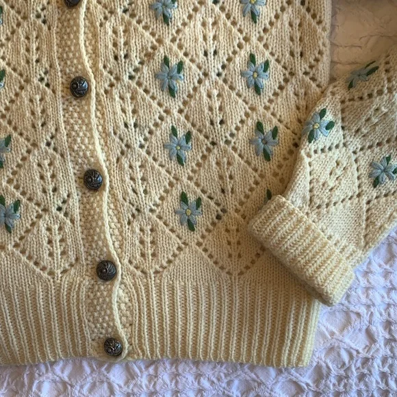 Vintage Original Lanz Salzburg Knit Child’s Floral Embroidered Cardigan - Picture 6 of 16
